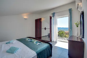 6-Bedroom Villa in Linardići (Krk) for 16 Guests