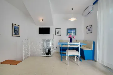 6-Bedroom Villa in Linardići (Krk) for 16 Guests