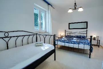 6-Bedroom Villa in Linardići (Krk) for 16 Guests