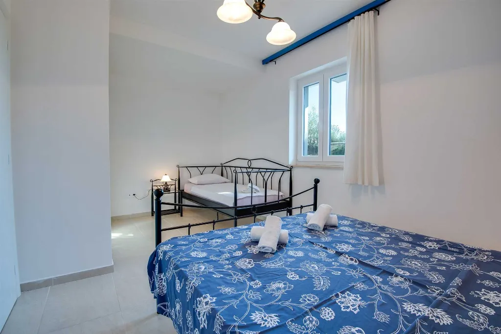 6-Bedroom Villa in Linardići (Krk) for 16 Guests