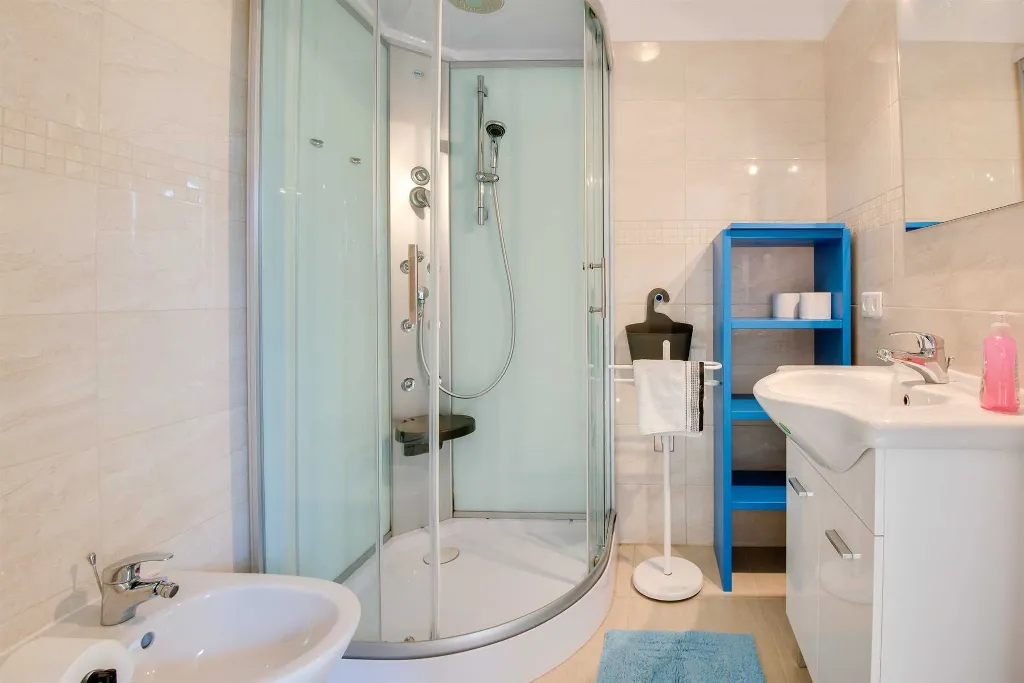 6-Bedroom Villa in Linardići (Krk) for 16 Guests