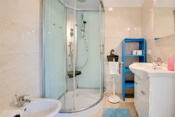 6-Bedroom Villa in Linardići (Krk) for 16 Guests