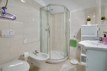 6-Bedroom Villa in Linardići (Krk) for 16 Guests