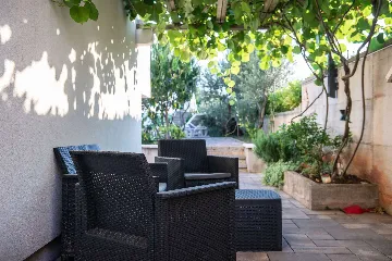 6-Bedroom Villa in Linardići (Krk) for 16 Guests