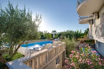 6-Bedroom Villa in Linardići (Krk) for 16 Guests