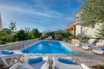 6-Bedroom Villa in Linardići (Krk) for 16 Guests
