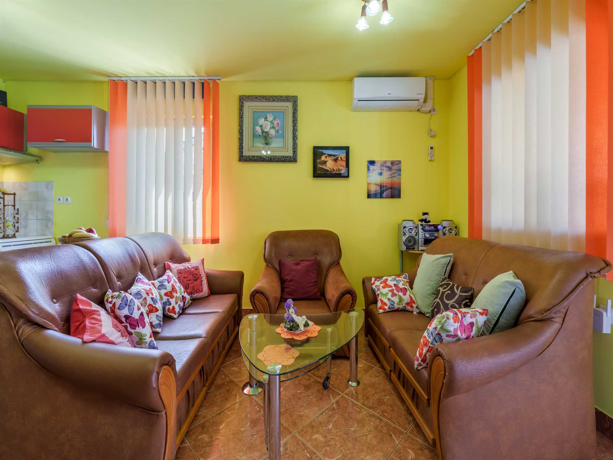 Holiday House Ana – Relaxing House with Heated Pool and Jacuzzi
