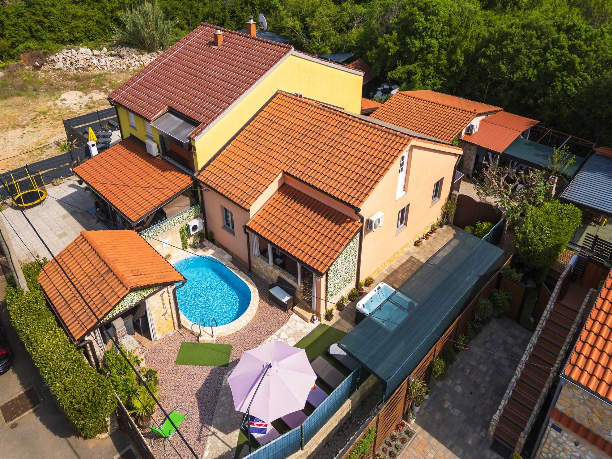 Holiday House Ana – Relaxing House with Heated Pool and Jacuzzi