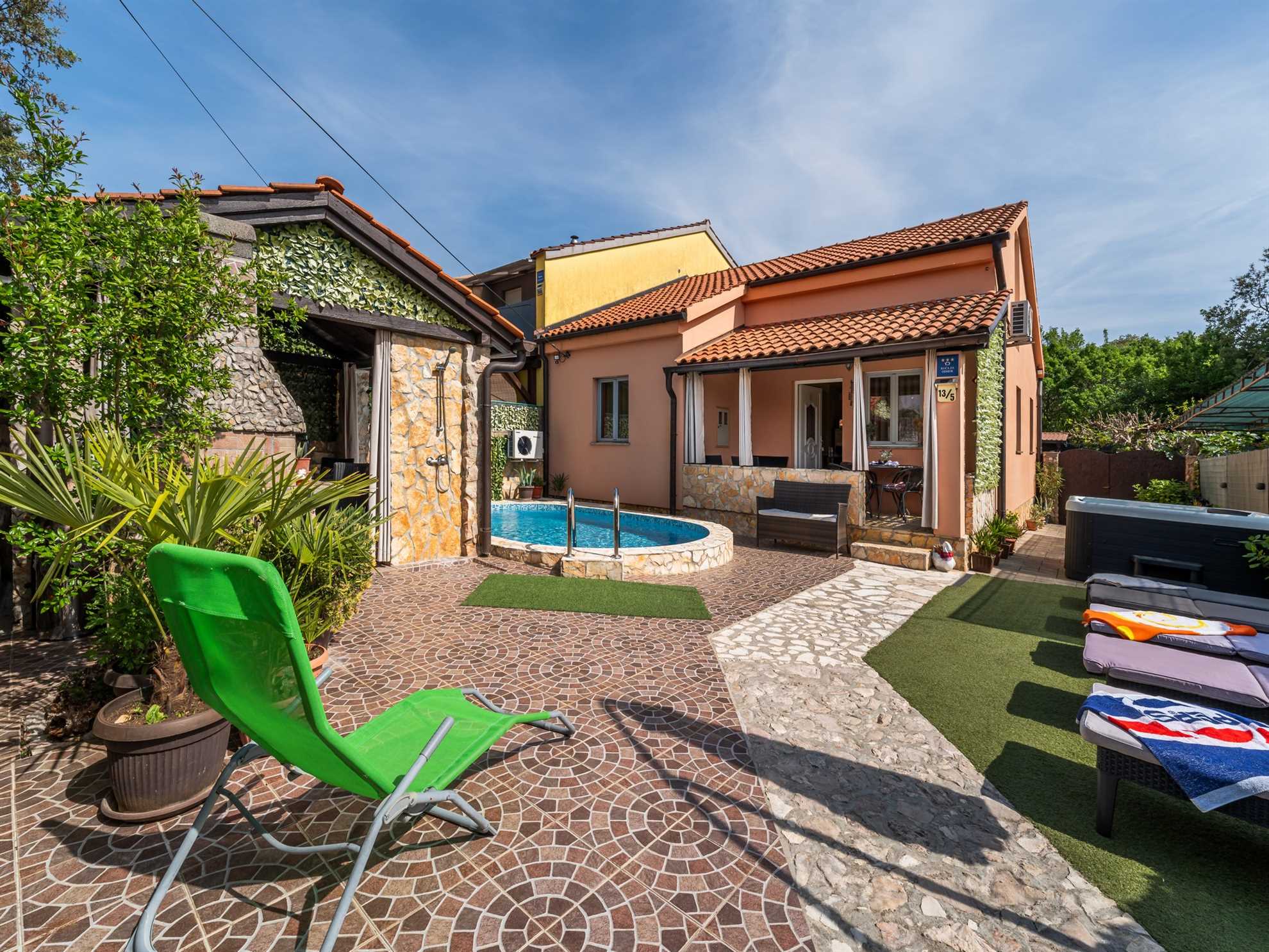 Holiday House Ana – Relaxing House with Heated Pool and Jacuzzi
