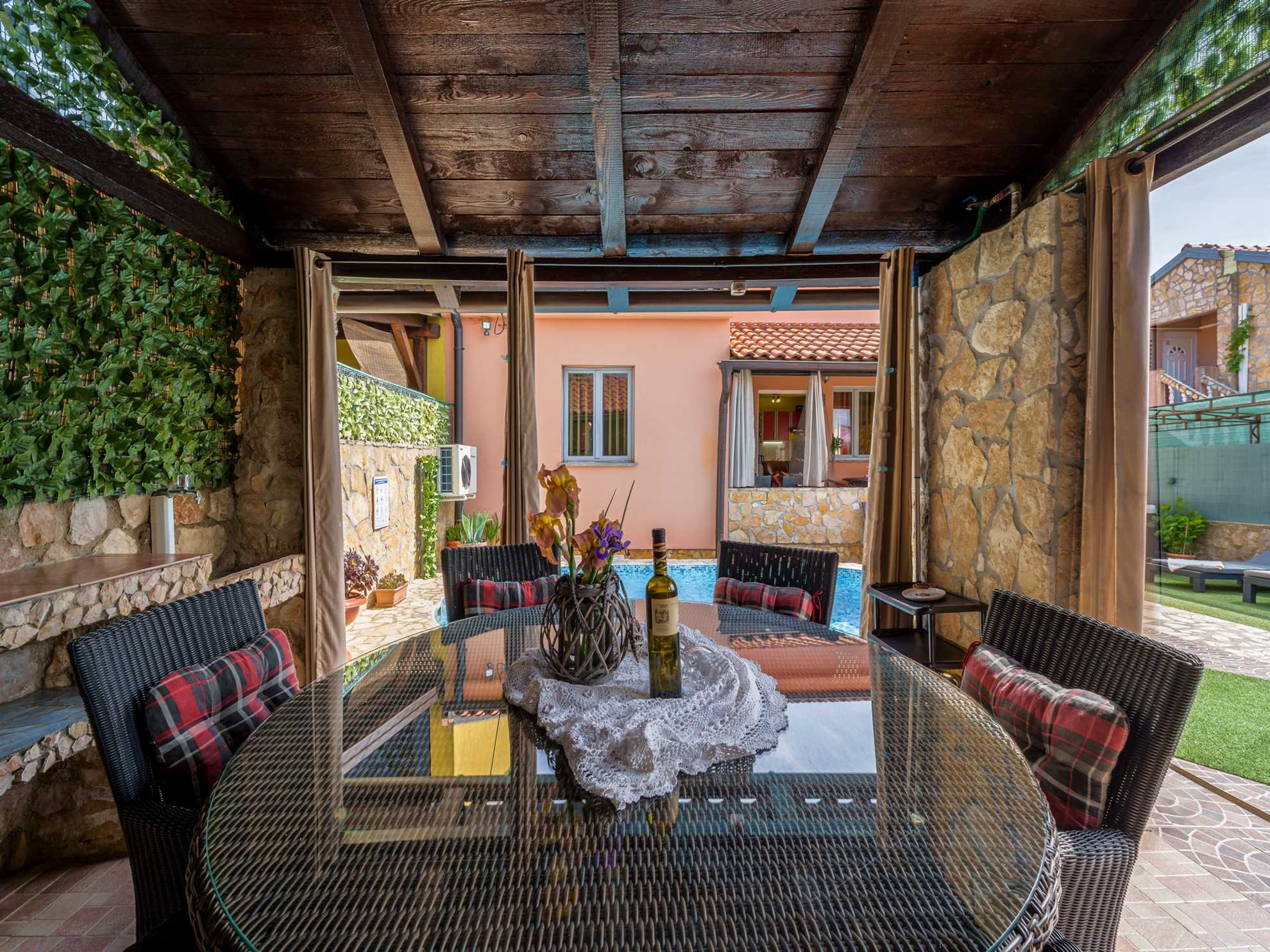 Holiday House Ana – Relaxing House with Heated Pool and Jacuzzi