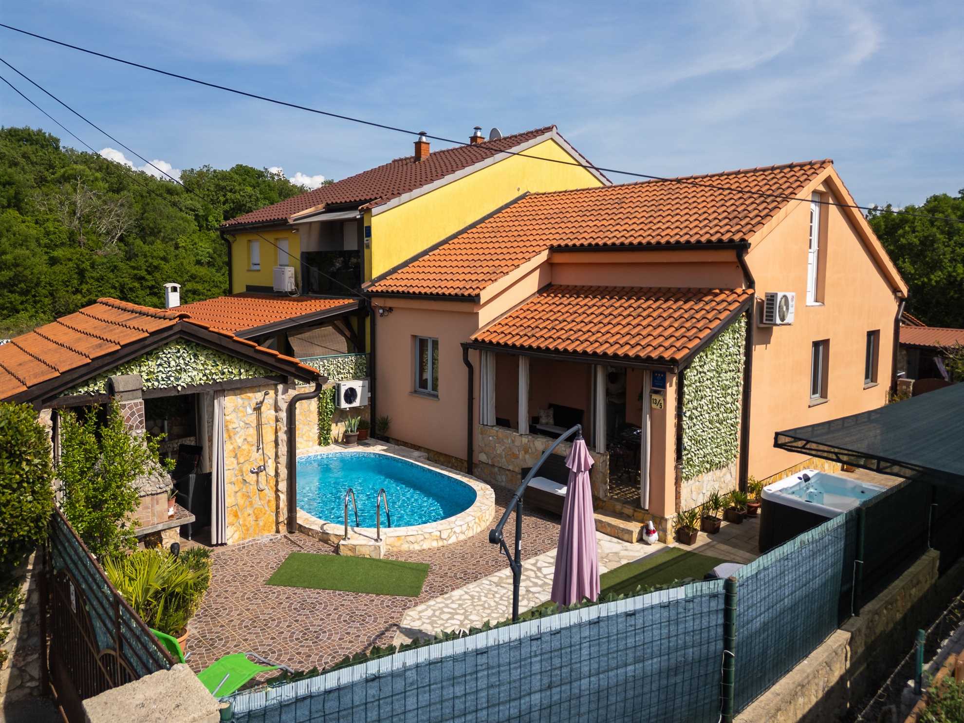 Holiday House Ana – Relaxing House with Heated Pool and Jacuzzi