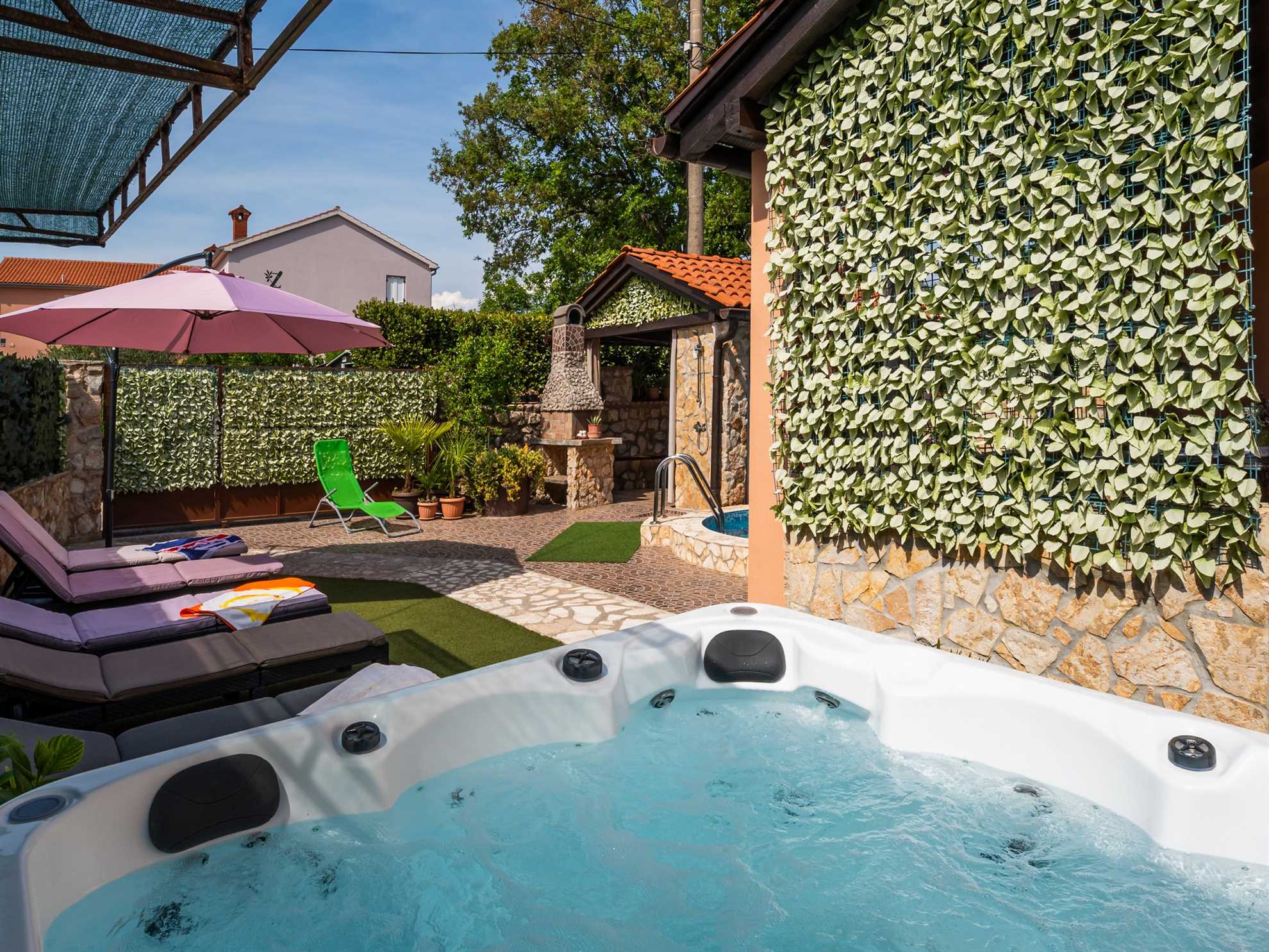 Holiday House Ana – Relaxing House with Heated Pool and Jacuzzi