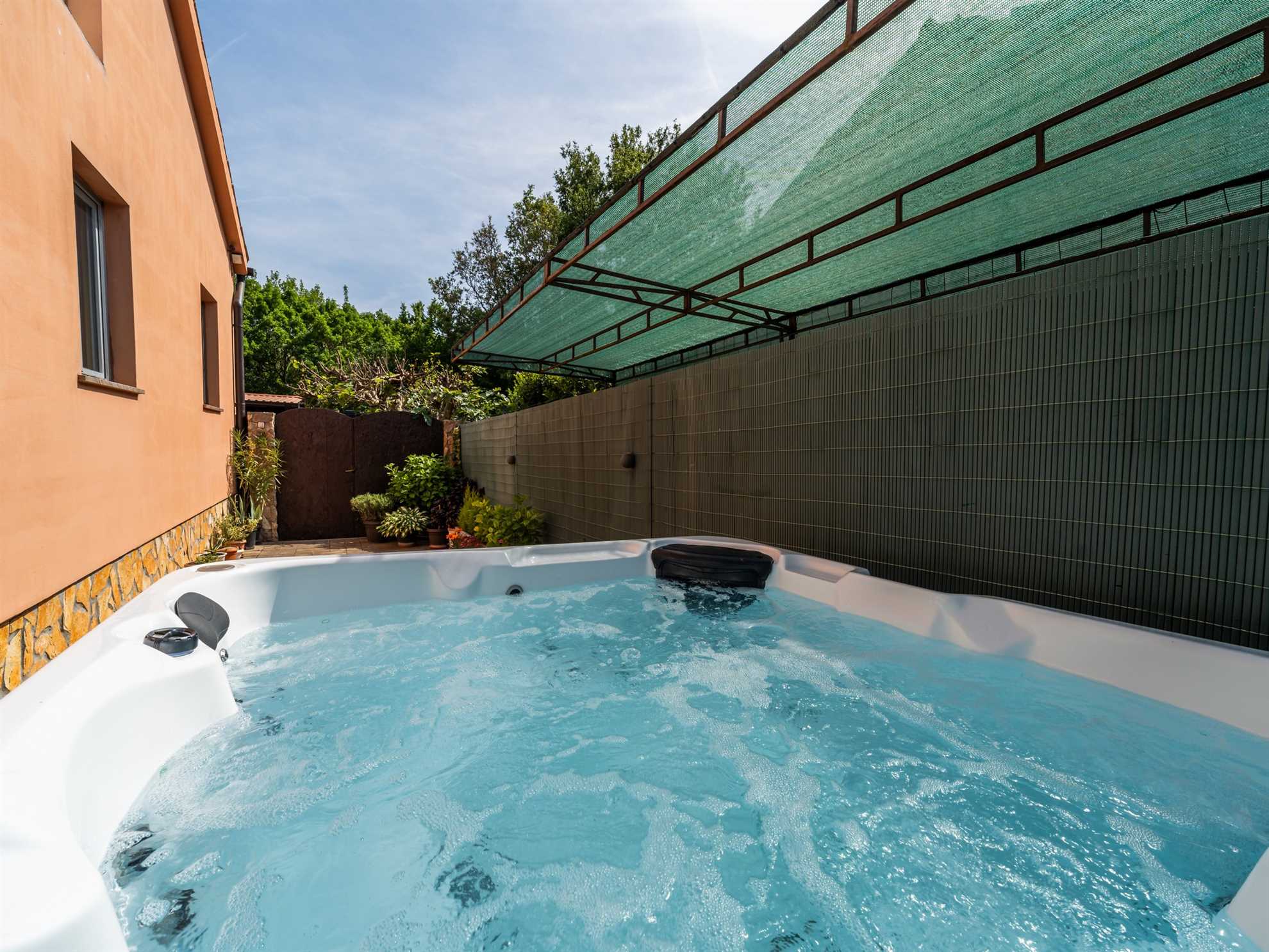 Holiday House Ana – Relaxing House with Heated Pool and Jacuzzi