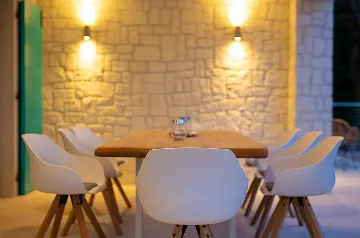 Barrier-Free 3-Bedroom Villa with Heated Pool, Rasopasno