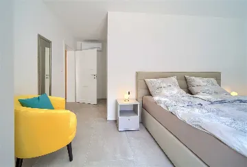 Barrier-Free 3-Bedroom Villa with Heated Pool, Rasopasno