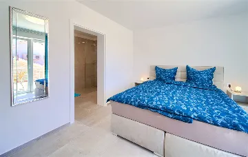 Barrier-Free 3-Bedroom Villa with Heated Pool, Rasopasno