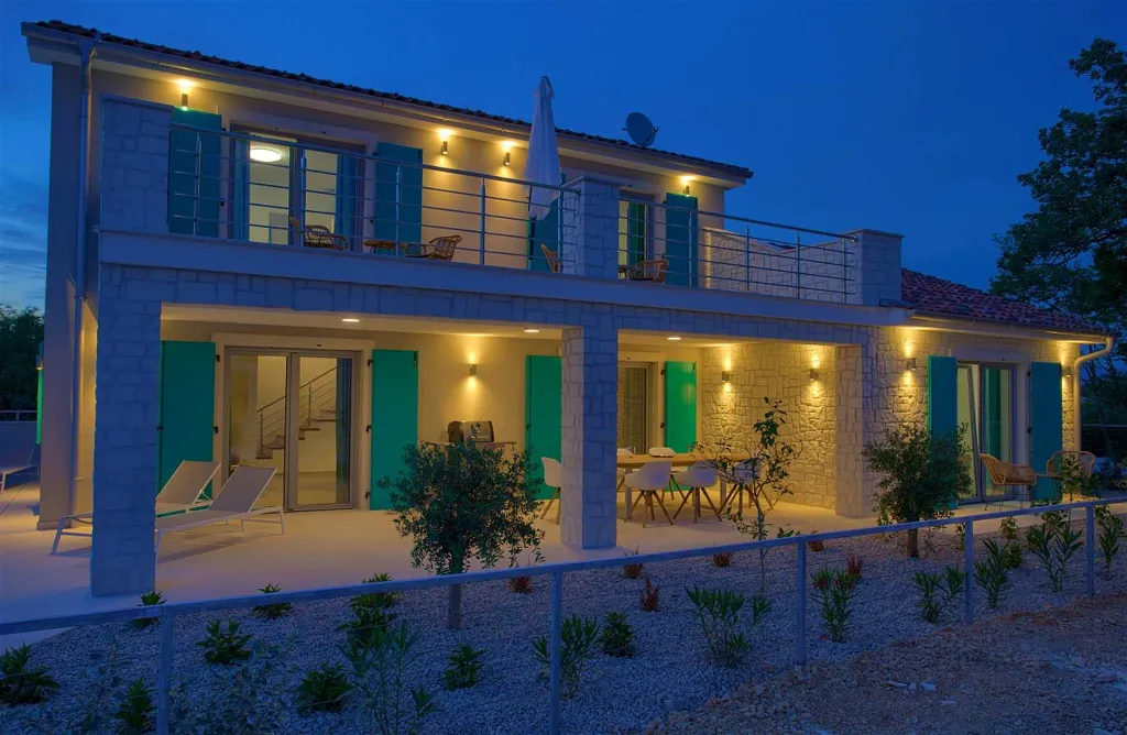 Barrier-Free 3-Bedroom Villa with Heated Pool, Rasopasno