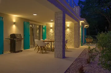 Barrier-Free 3-Bedroom Villa with Heated Pool, Rasopasno