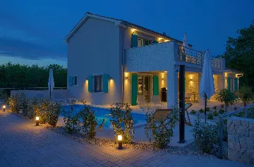Barrier-Free 3-Bedroom Villa with Heated Pool, Rasopasno