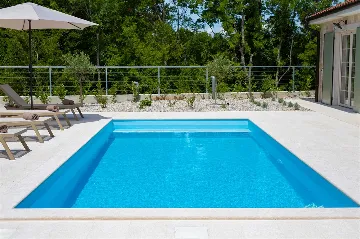 Villa in Rasopasno for up to 8 with Heated Pool