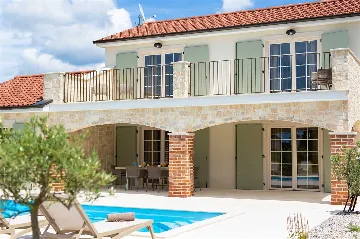 Villa in Rasopasno for up to 8 with Heated Pool