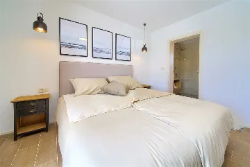 Villa in Rasopasno for up to 8 with Heated Pool