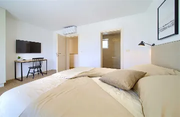 Villa in Rasopasno for up to 8 with Heated Pool