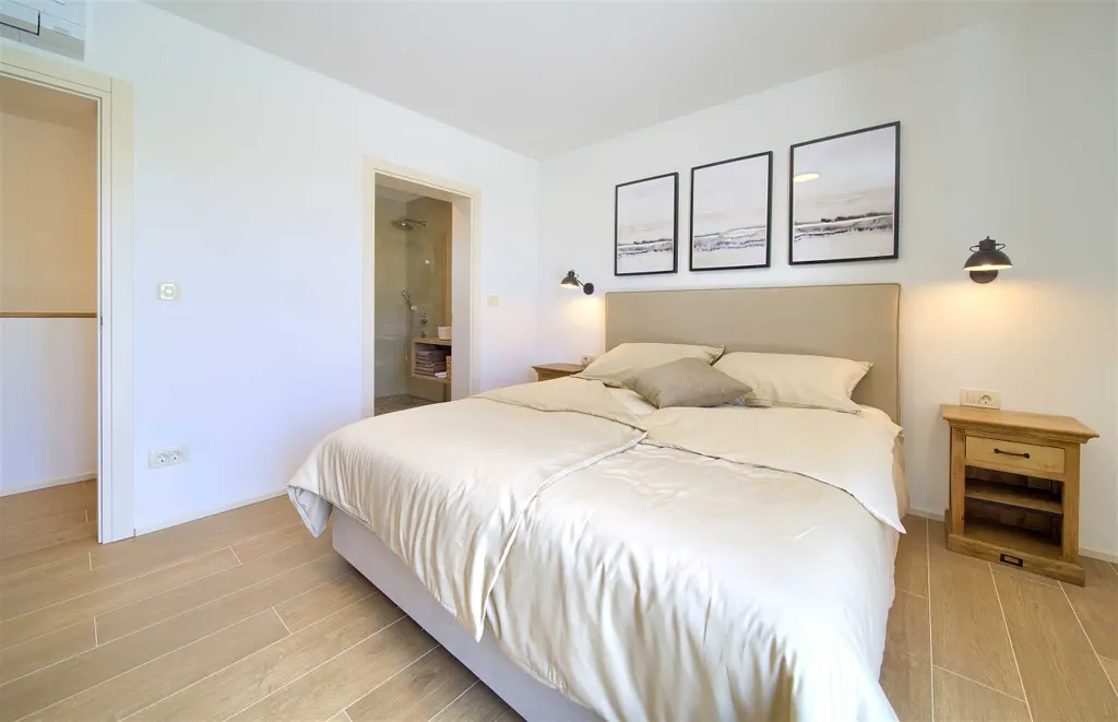Villa in Rasopasno for up to 8 with Heated Pool