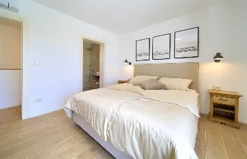 Villa in Rasopasno for up to 8 with Heated Pool