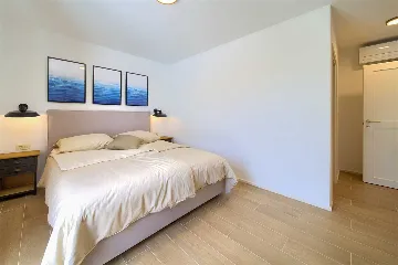 Villa in Rasopasno for up to 8 with Heated Pool