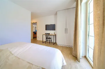 Villa in Rasopasno for up to 8 with Heated Pool