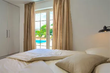 Villa in Rasopasno for up to 8 with Heated Pool