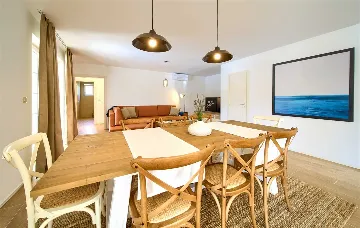 Villa in Rasopasno for up to 8 with Heated Pool