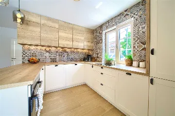 Villa in Rasopasno for up to 8 with Heated Pool