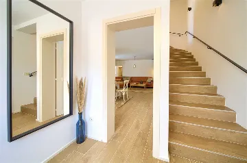 Villa in Rasopasno for up to 8 with Heated Pool