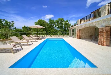 Villa in Rasopasno for up to 8 with Heated Pool
