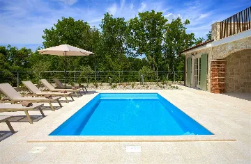 Villa in Rasopasno for up to 8 with Heated Pool