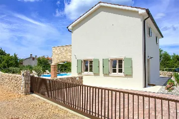 Villa in Rasopasno for up to 8 with Heated Pool