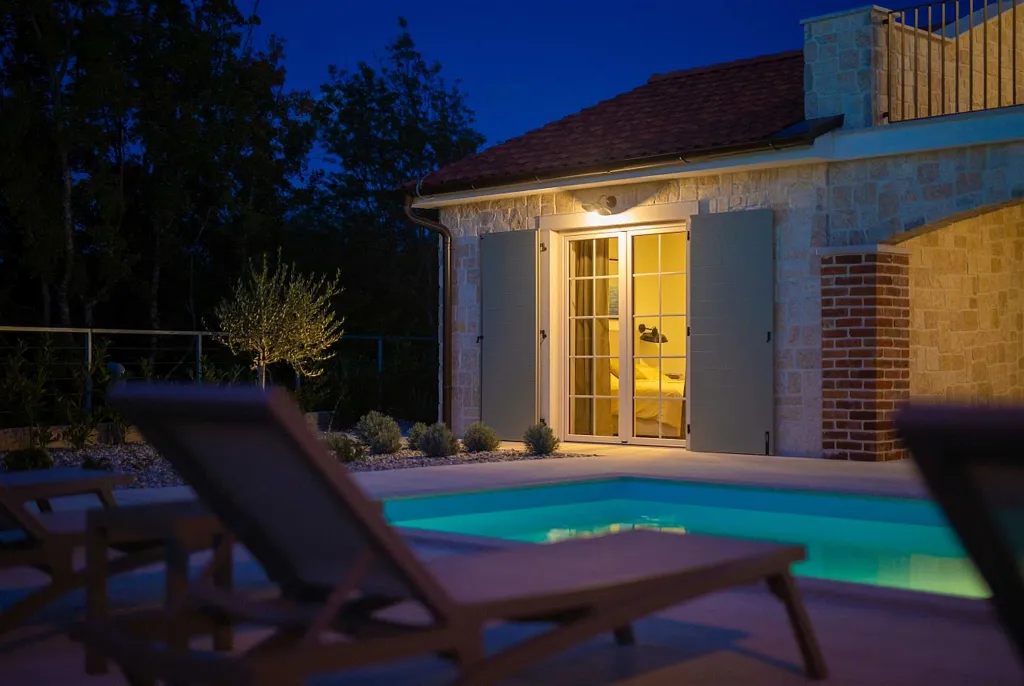 Villa in Rasopasno for up to 8 with Heated Pool
