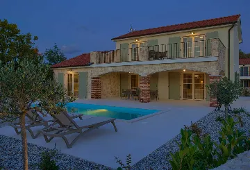 Villa in Rasopasno for up to 8 with Heated Pool