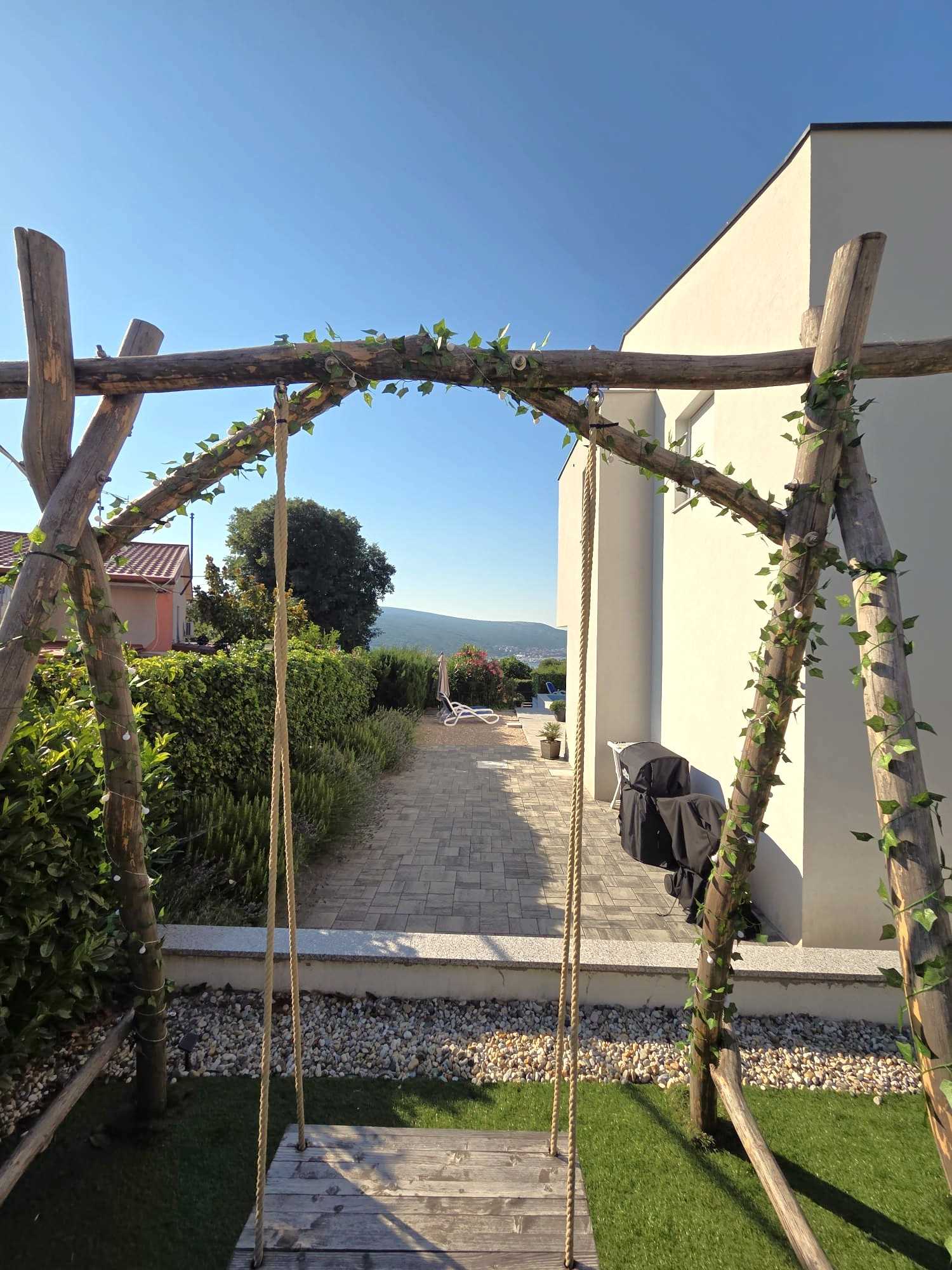 Apartman Timmy s privatnim bazenom i pogledom na more
