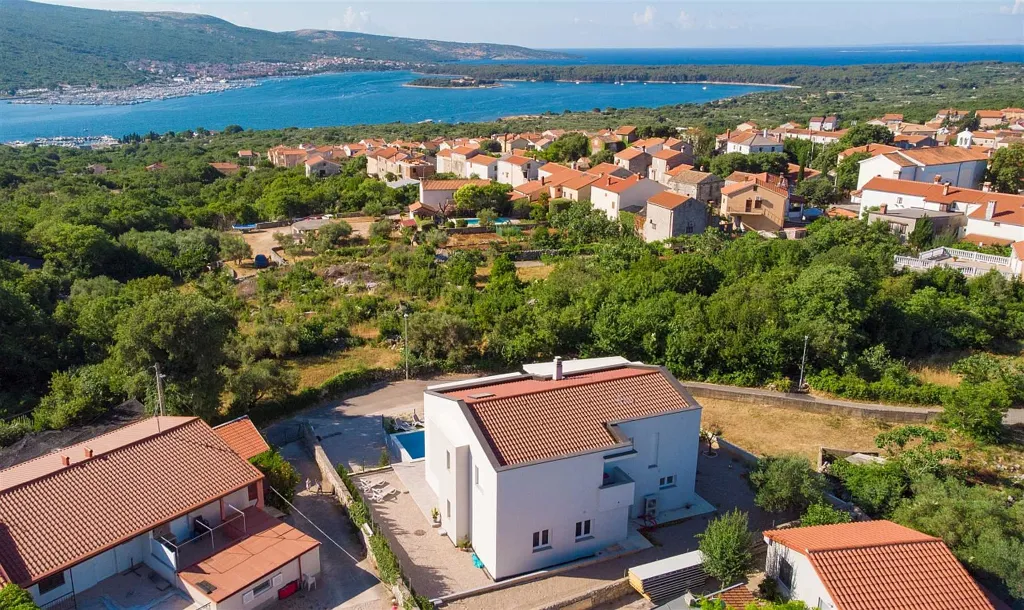2-Bedroom Apartment with Private Pool, Kornić