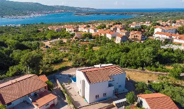 2-Bedroom Apartment with Private Pool, Kornić