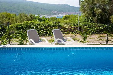 2-Bedroom Apartment with Private Pool, Kornić