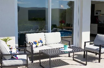 2-Bedroom Apartment with Private Pool, Kornić