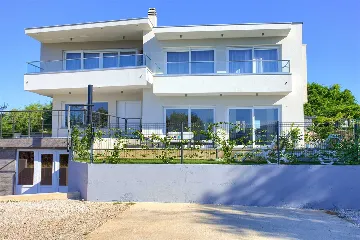 2-Bedroom Apartment with Private Pool, Kornić