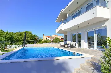 2-Bedroom Apartment with Private Pool, Kornić