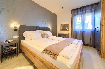 2-Bedroom Apartment with Private Pool, Kornić