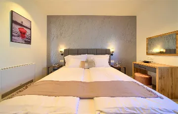 2-Bedroom Apartment with Private Pool, Kornić