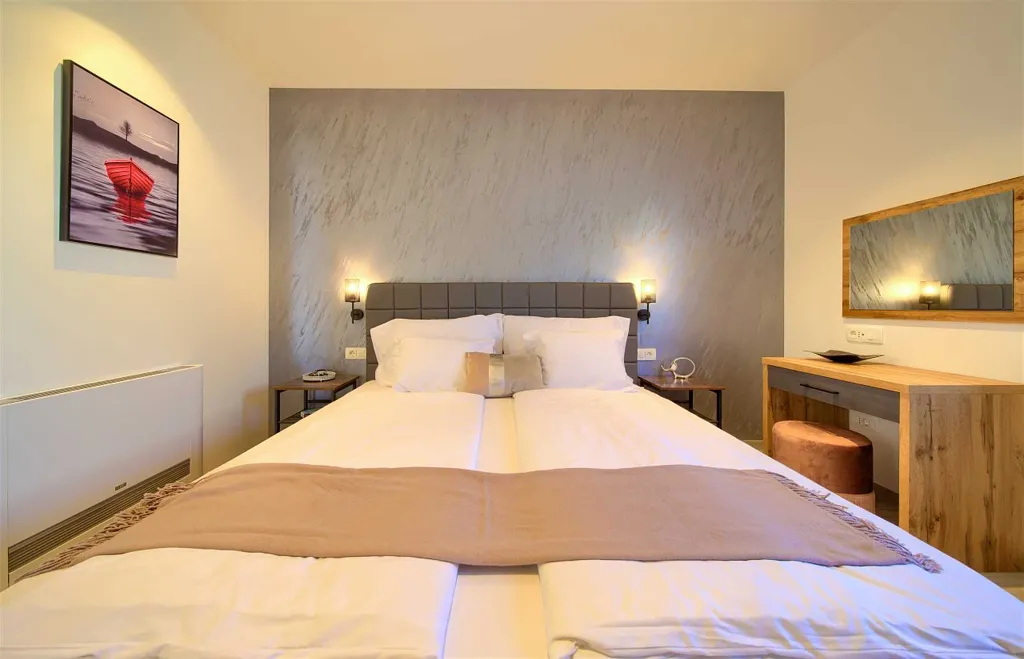 2-Bedroom Apartment with Private Pool, Kornić